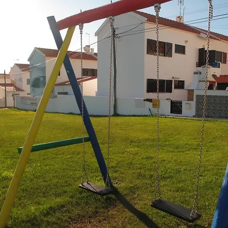 Surfmoments House & School Baleal