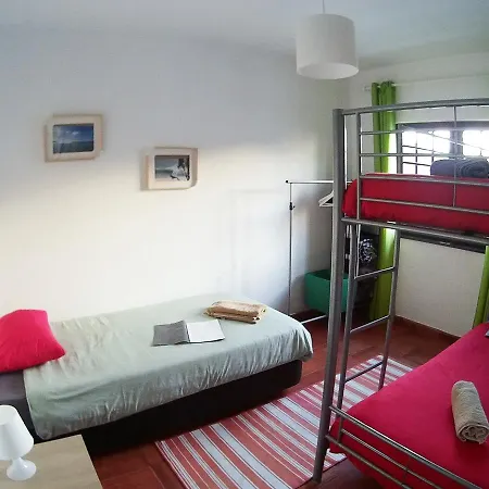 Surfmoments House & School Guest house 2*