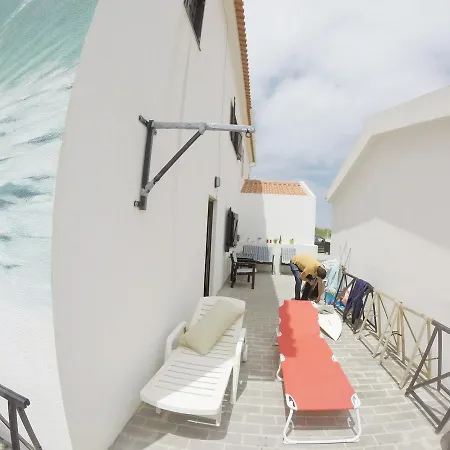 Surfmoments House & School Guest house