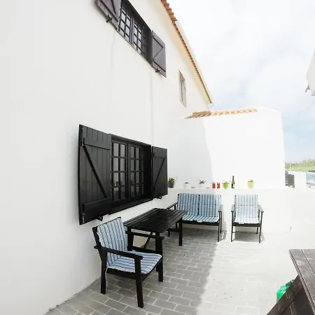 Surfmoments House & School Guest house 2*