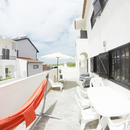 Surfmoments House & School Guest house